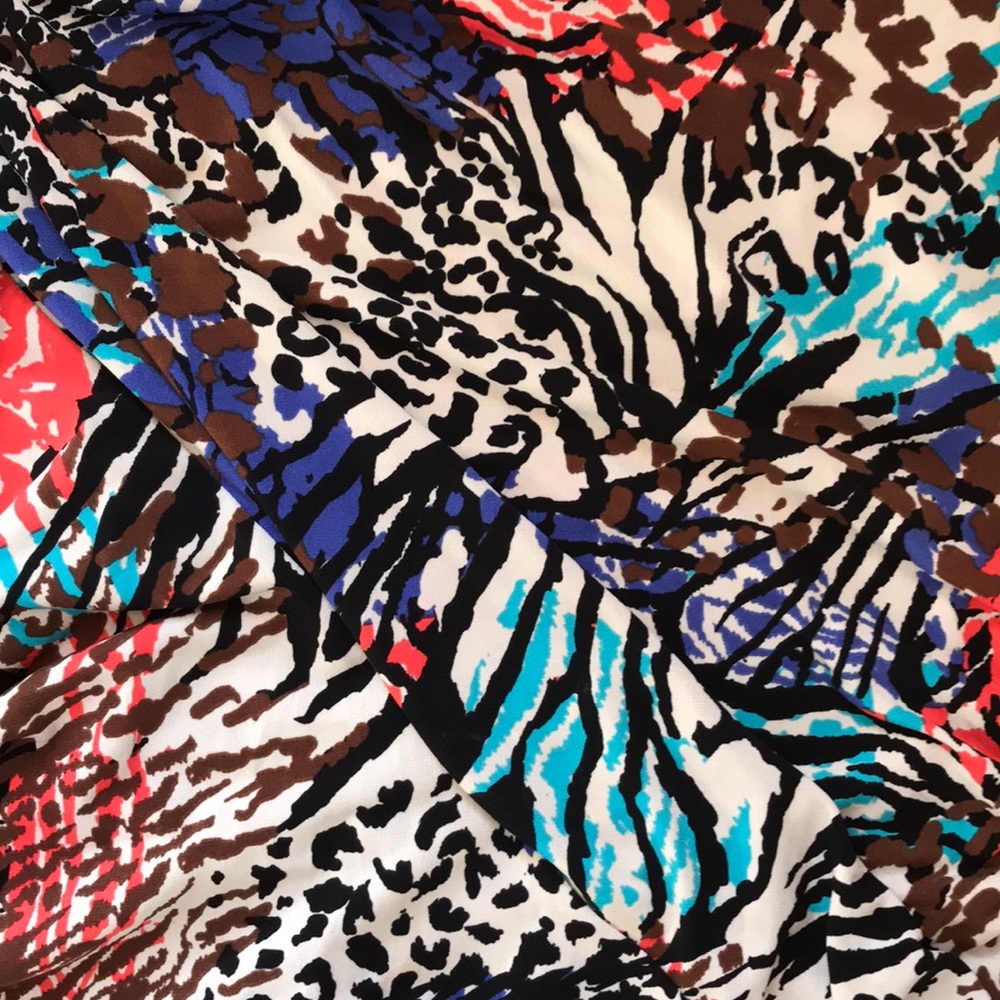 Fun pattern dress - Picture 3 of 3